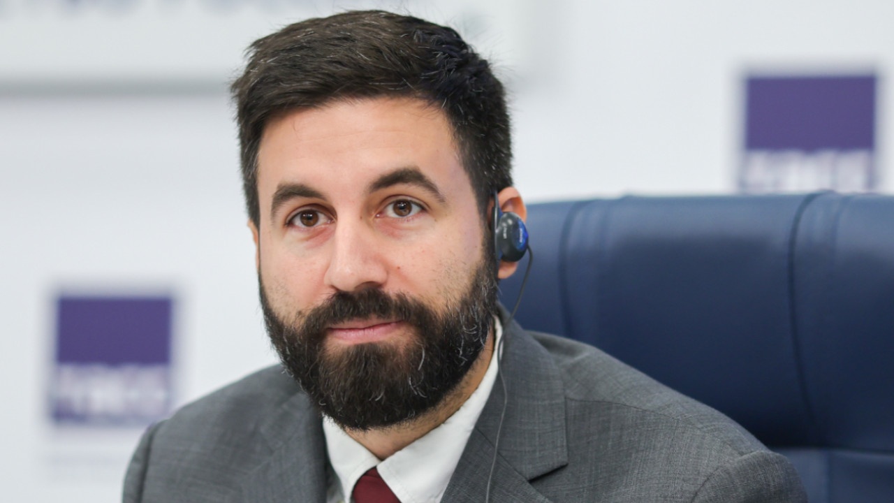 Журналист из США призвал западных коллег осветить преступления ВСУ в Донбассе