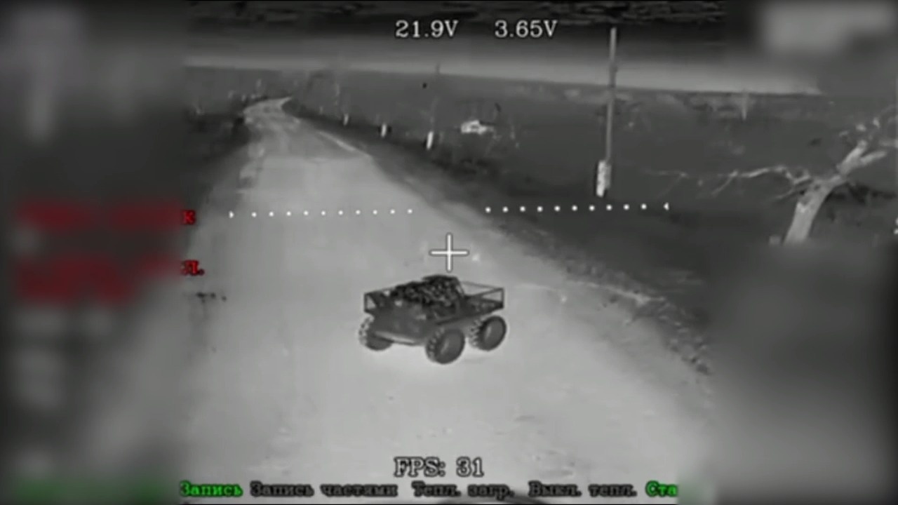 Расчеты FPV-дронов поразили наземных роботов ВСУ в зоне спецоперации