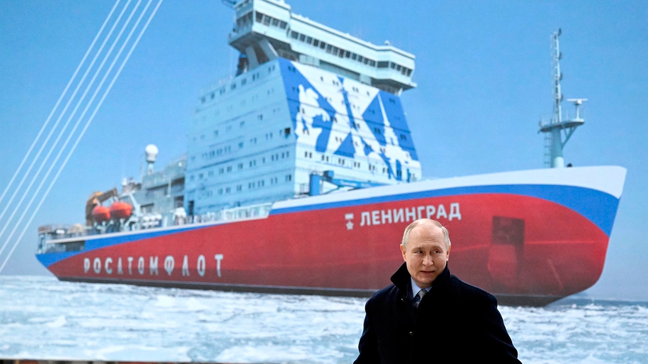 Путин: ОСК должна не допустить «зависания» работы над новейшими ледоколами