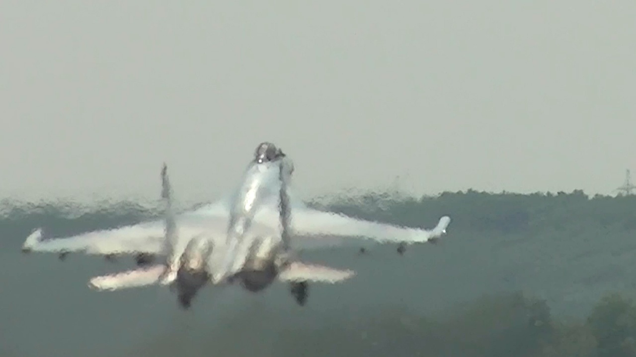 Су-35С прикрыл вертолеты армейской авиации в интересах группировки «Юг»