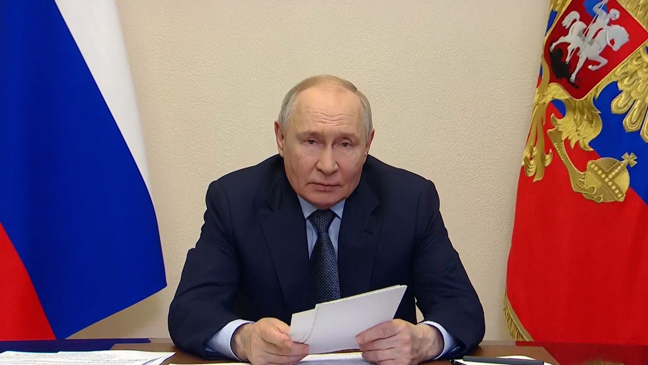 Путин поручил усилить безопасность образовательной инфраструктуры