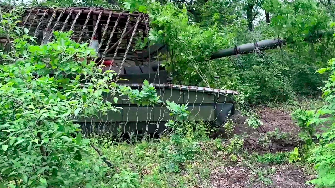 Экипаж Т-80БВМ разрушил опорный пункт ВСУ на Добропольском направлении