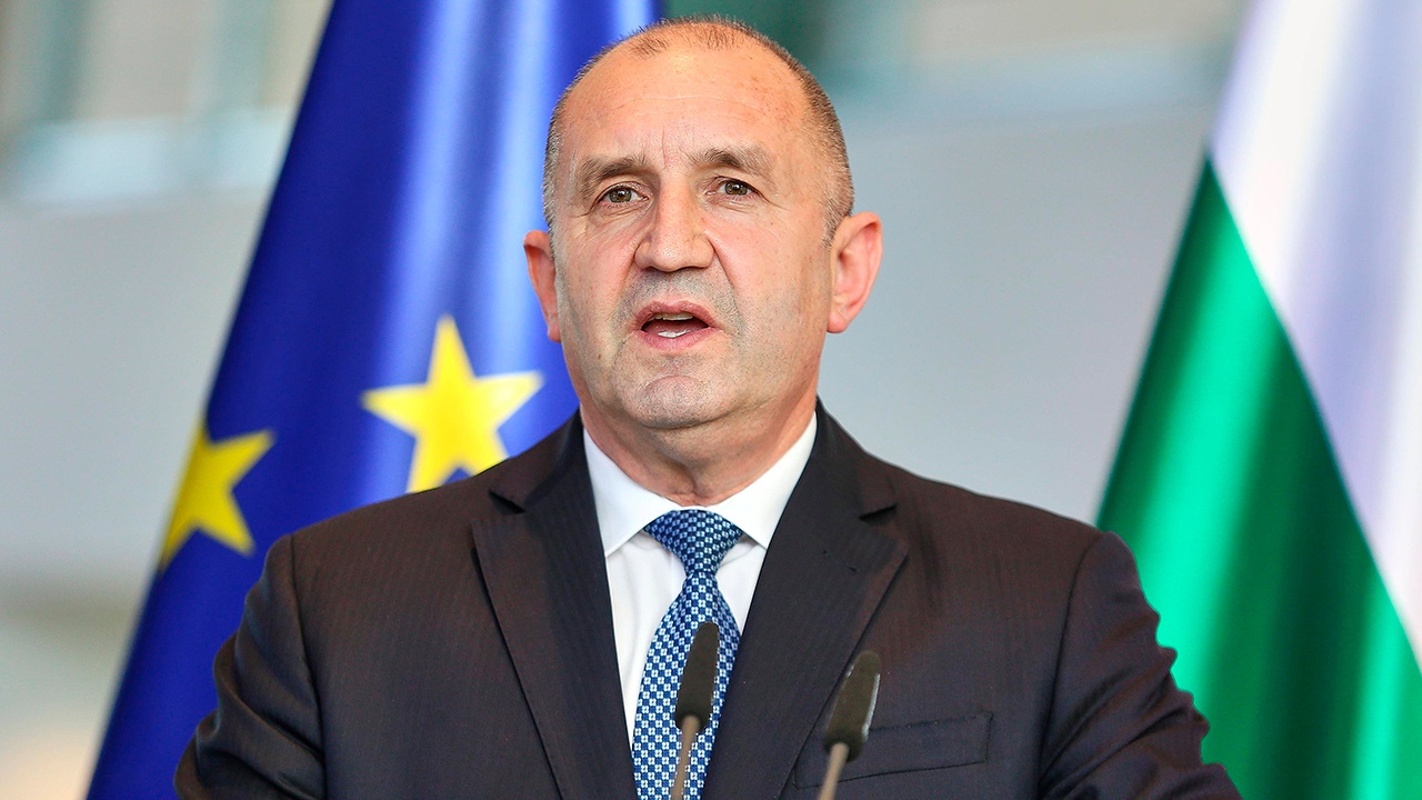 Премьер Болгарии подтвердил прекращение поставок оружия Украине