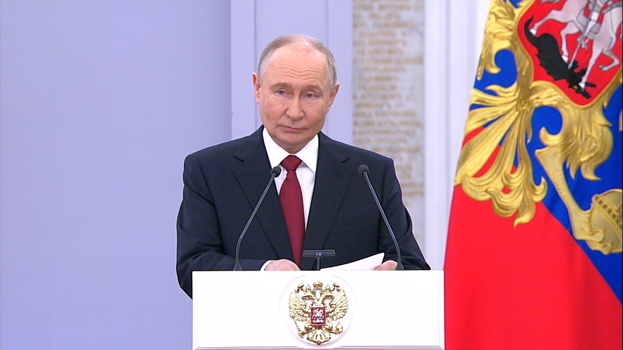 Путин: страна встречает День России с гордостью за свершения предков