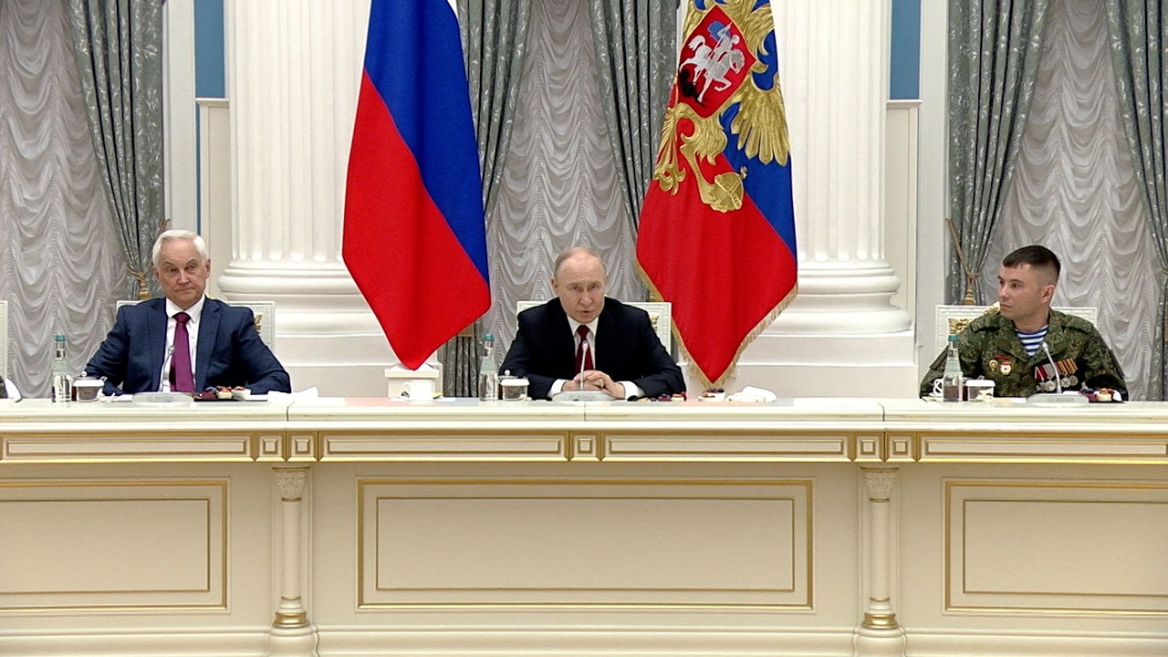 Путин: идет работа над группировкой спутников для управления тяжелыми дронами