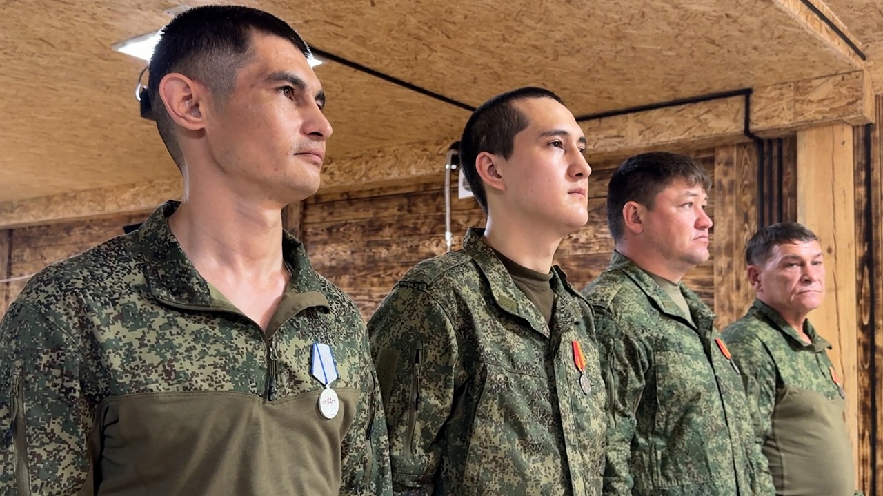 Военнослужащих ГрВ «Запад» в День России наградили за мужество и героизм