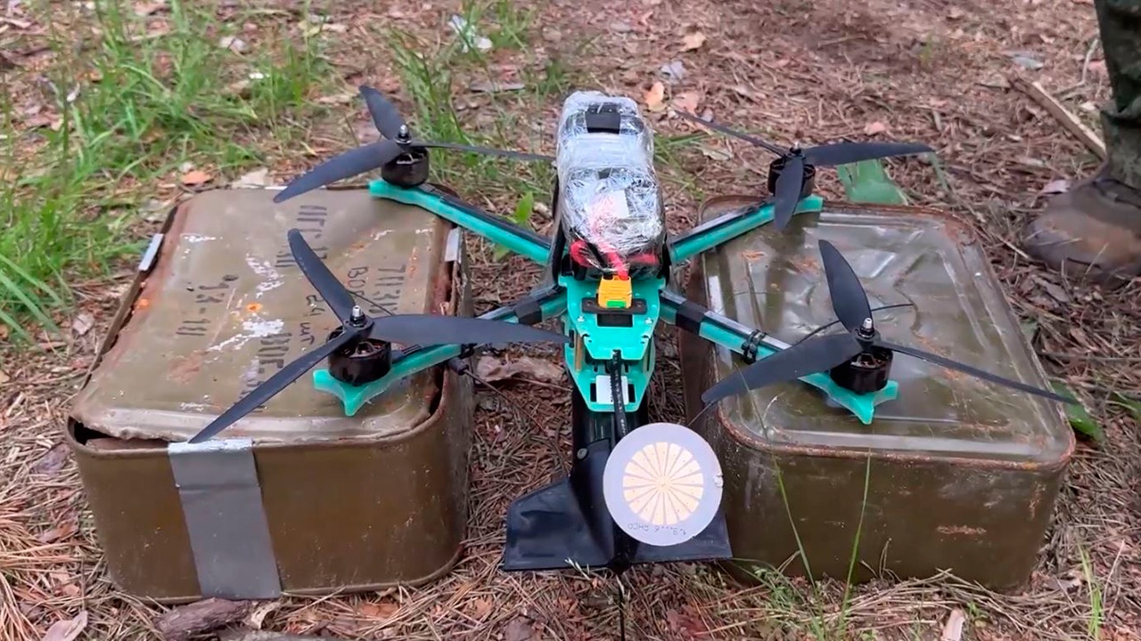 Расчеты FPV-дронов поразили блиндажи и живую силу ВСУ в Сумской области