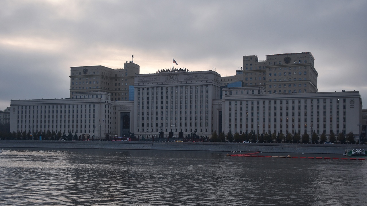 В небе над российскими регионами за ночь сбили 249 беспилотников