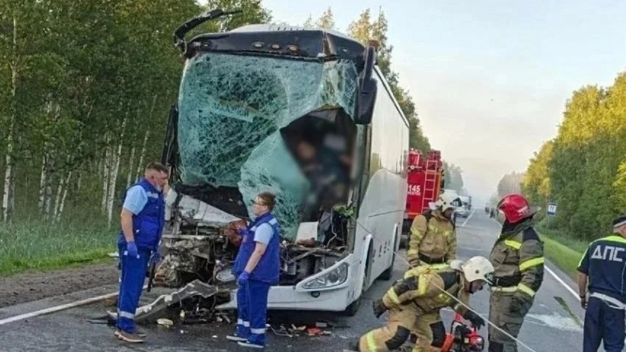 Один человек погиб в ДТП с вахтовым автобусом под Тюменью