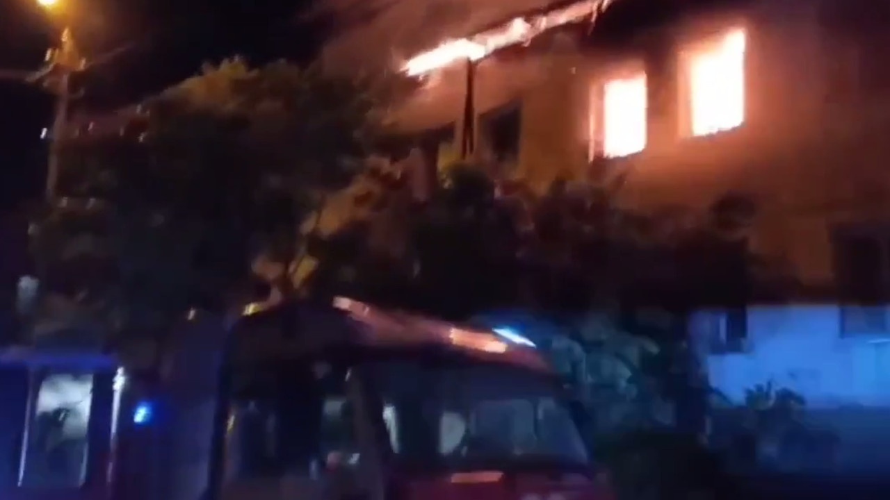 В Ялте двое пострадали при пожаре в жилом доме