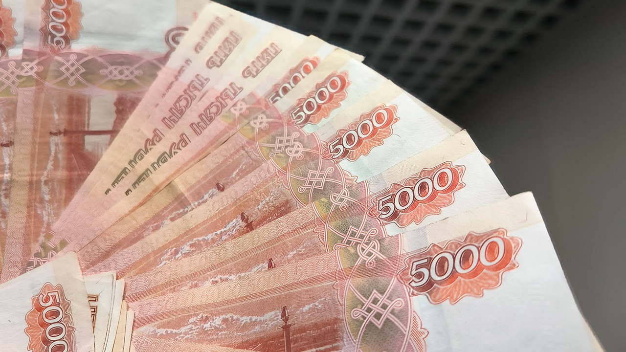 Средняя зарплата в Москве превысила 200 тысяч рублей