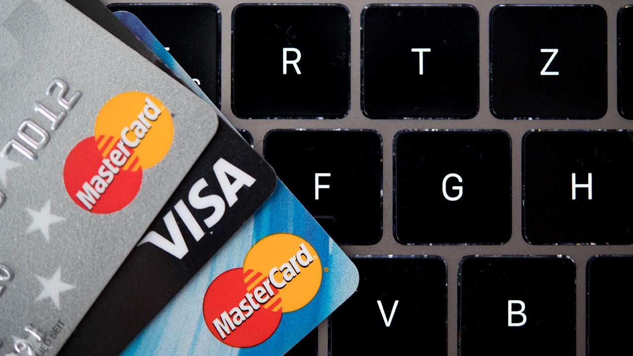 НСПК представила план вывода из оборота карт Visa и Mastercard