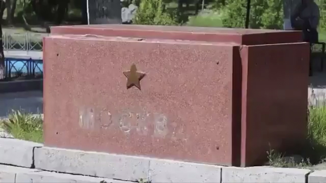 Москва направила в Ереван ноту протеста из-за осквернения памятника в Гюмри