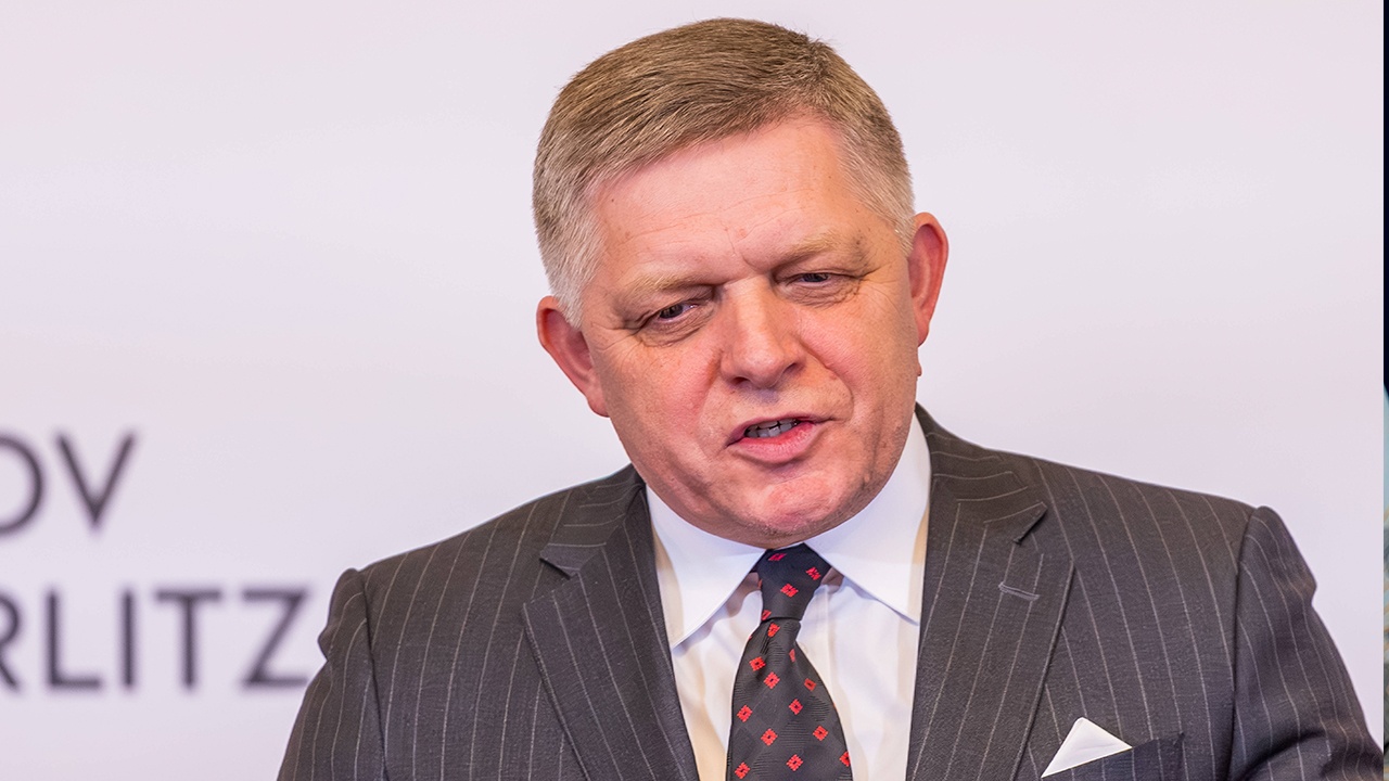 Правительство Фицо заручилось доверием парламента Словакии 