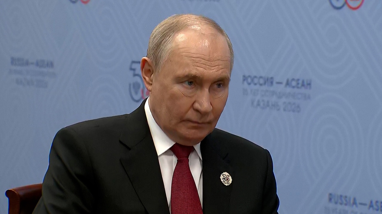 Путин: бойцы из Татарстана мужественно воюют в зоне СВО