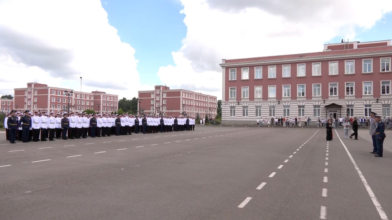 Девять выпускников-суворовцев получили медали «За особые успехи в учении I степени»