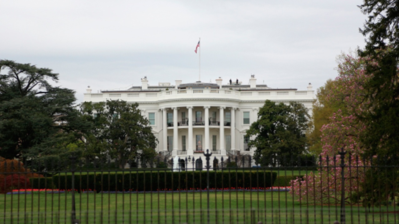 Вэнс заявил о намерениях США добиться устойчивого прекращения огня в Ливане