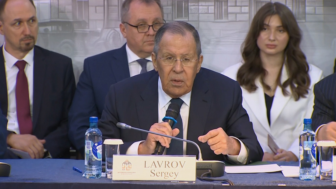 Лавров назвал хамскими заявления Зеленского о Белоруссии