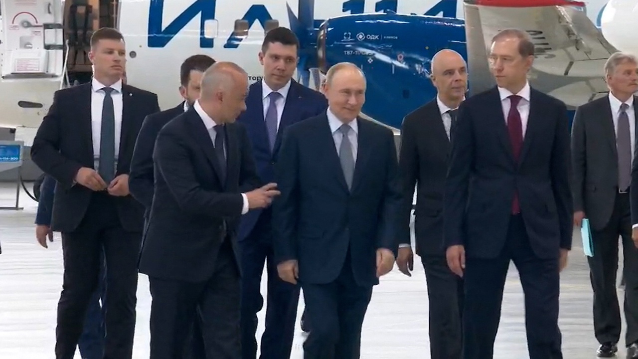 Путин приехал в Жуковский и осмотрел образцы новой авиатехники
