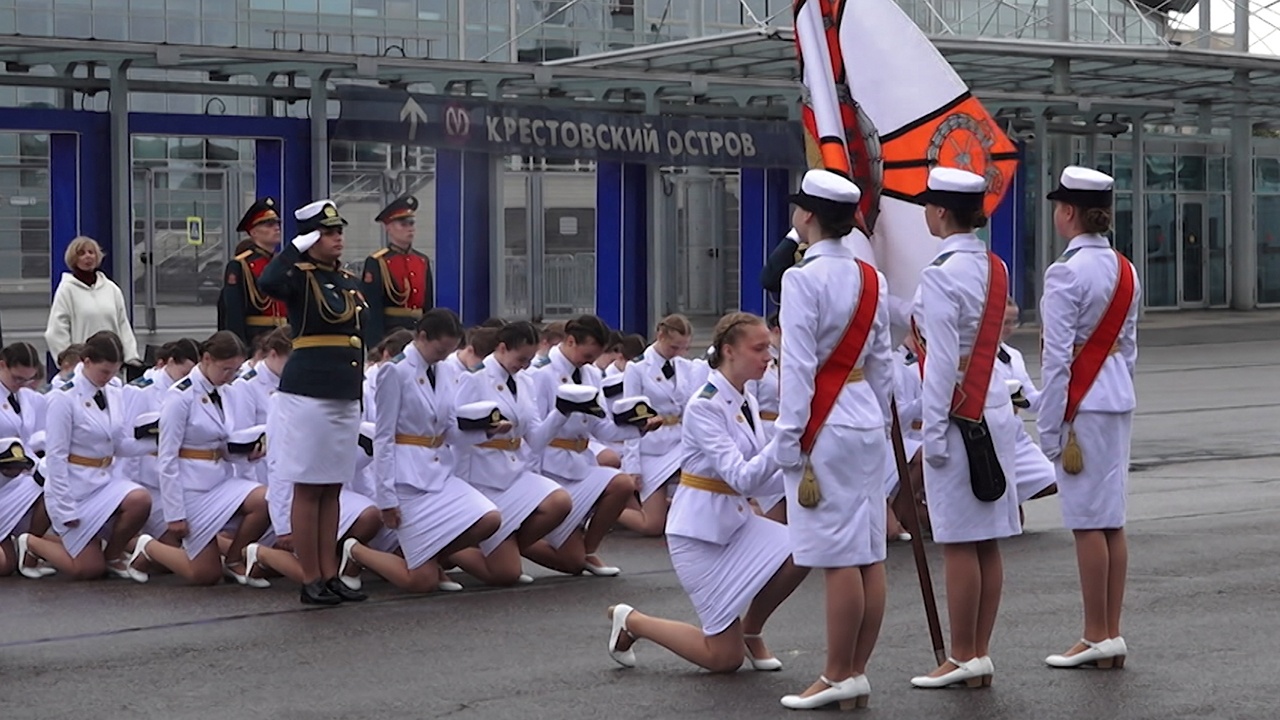 Воспитанницам пансиона Минобороны вручили аттестаты в Петербурге 