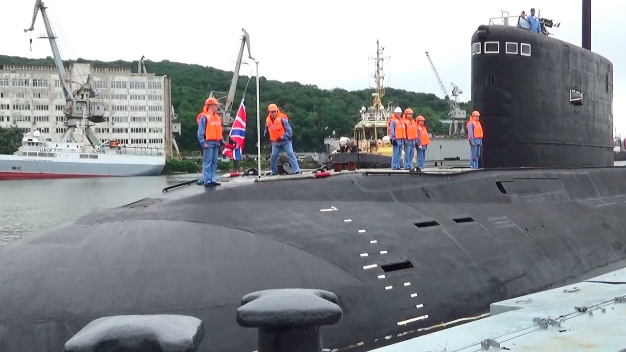 Подлодка ТОФ «Магадан» прибыла во Владивосток из длительного похода