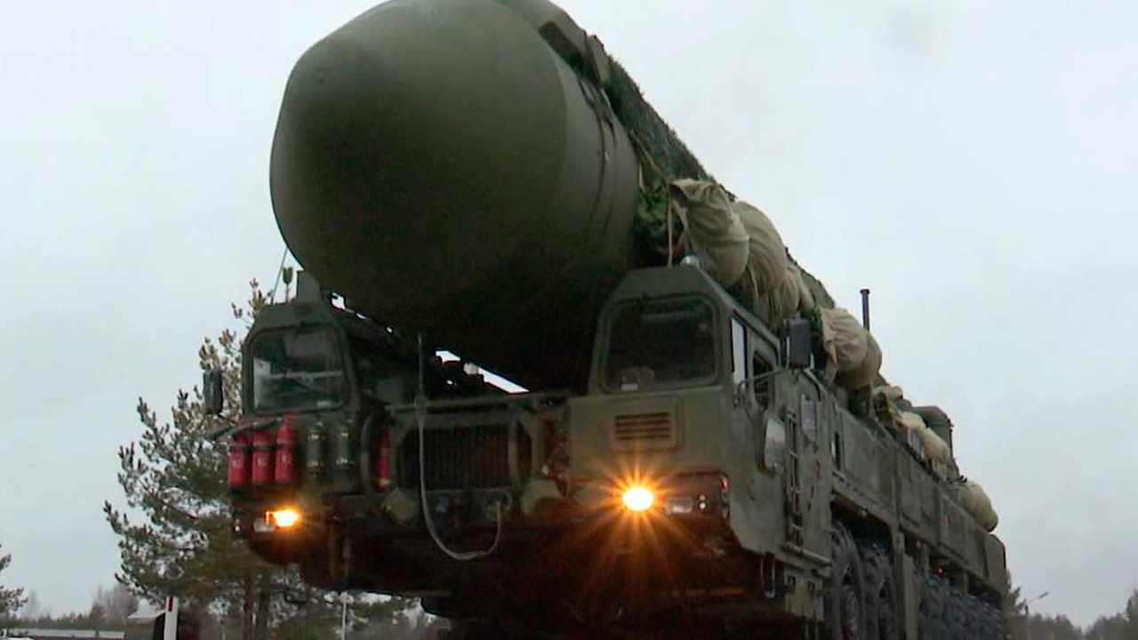 Песков объяснил, что ядерное оружие оберегает мир от глобальной войны