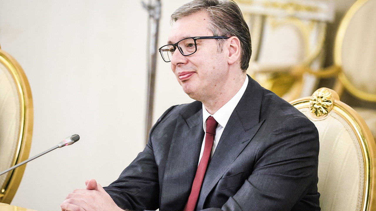 Вучич пообещал правящей партии Сербии помочь с победой на выборах