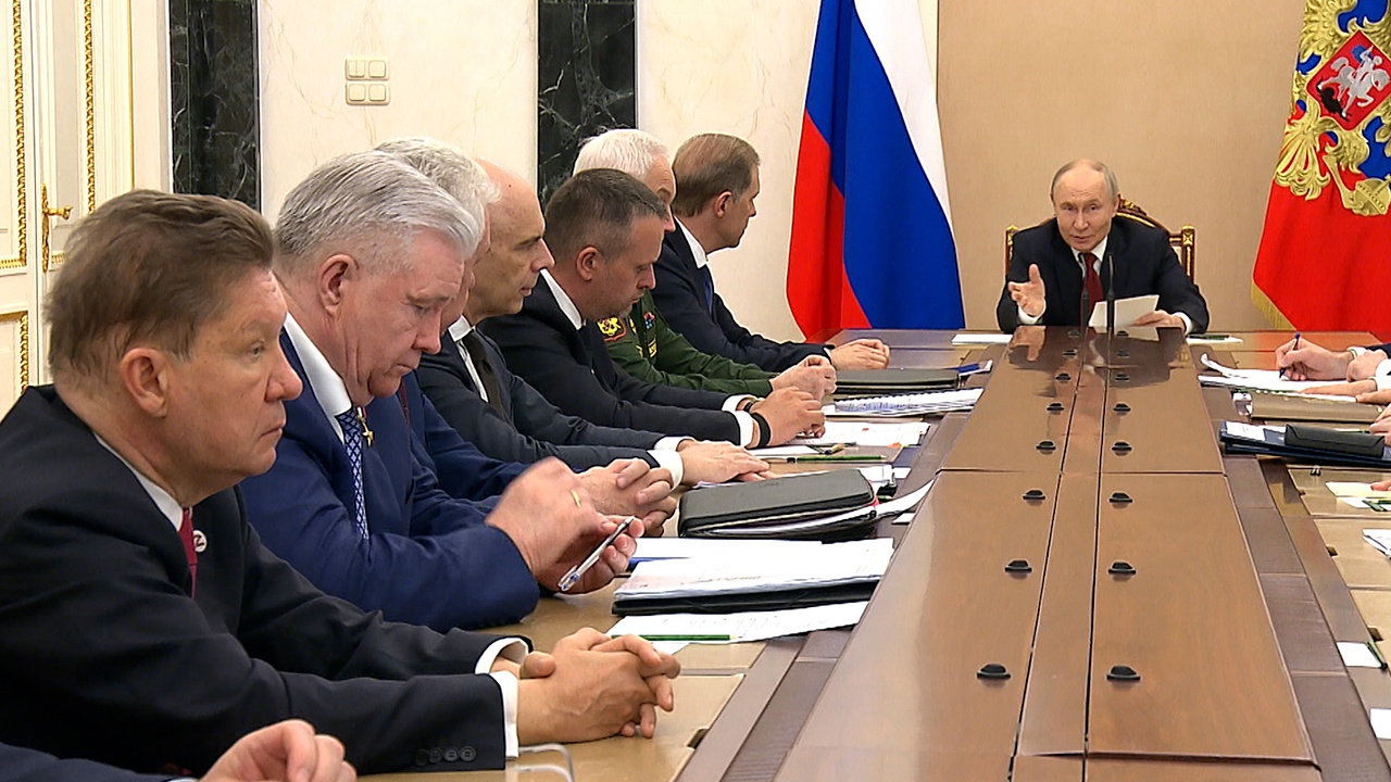 Путин: резервы бензина сейчас почти соответствуют уровню прошлого года