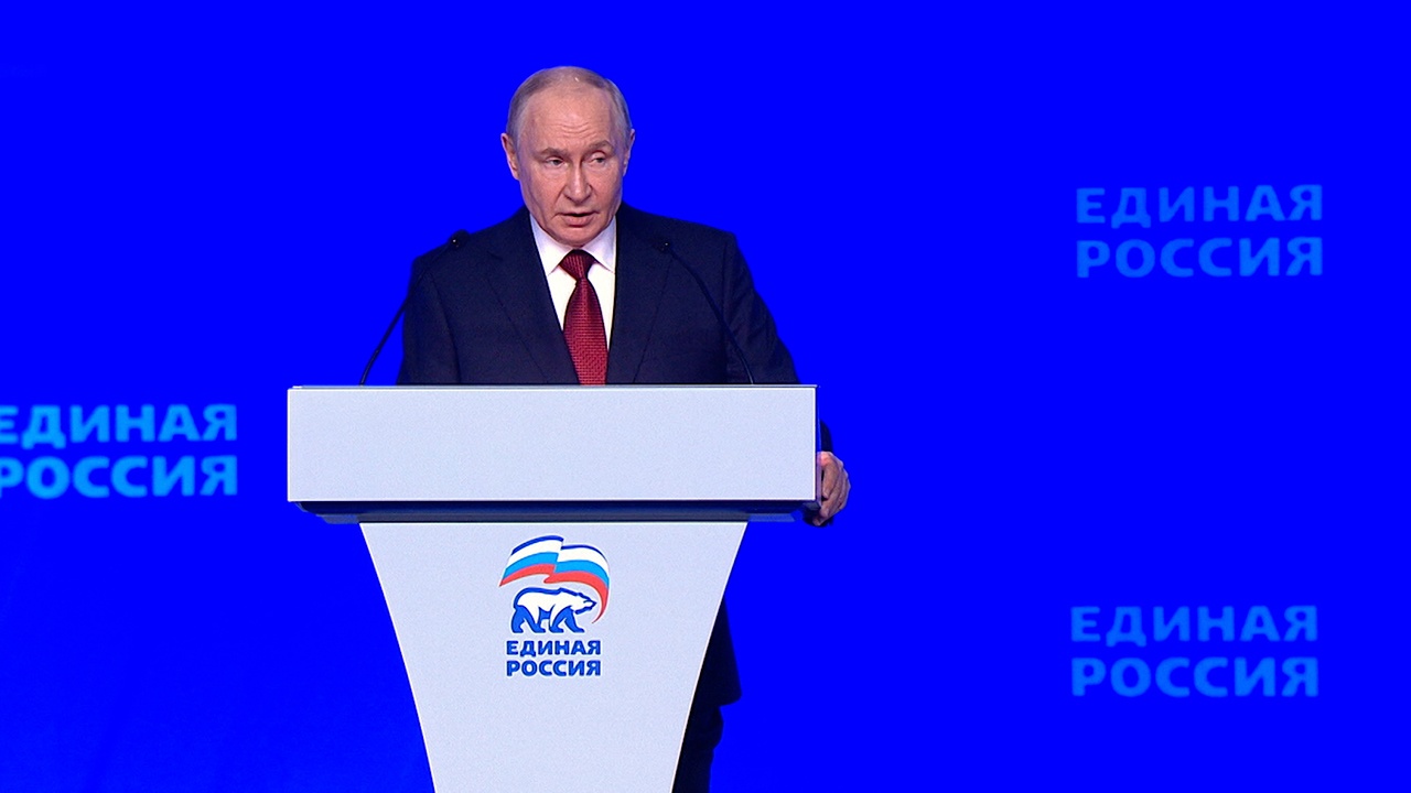 Путин: Россия уверенно противостоит всем попыткам сдержать ее развитие