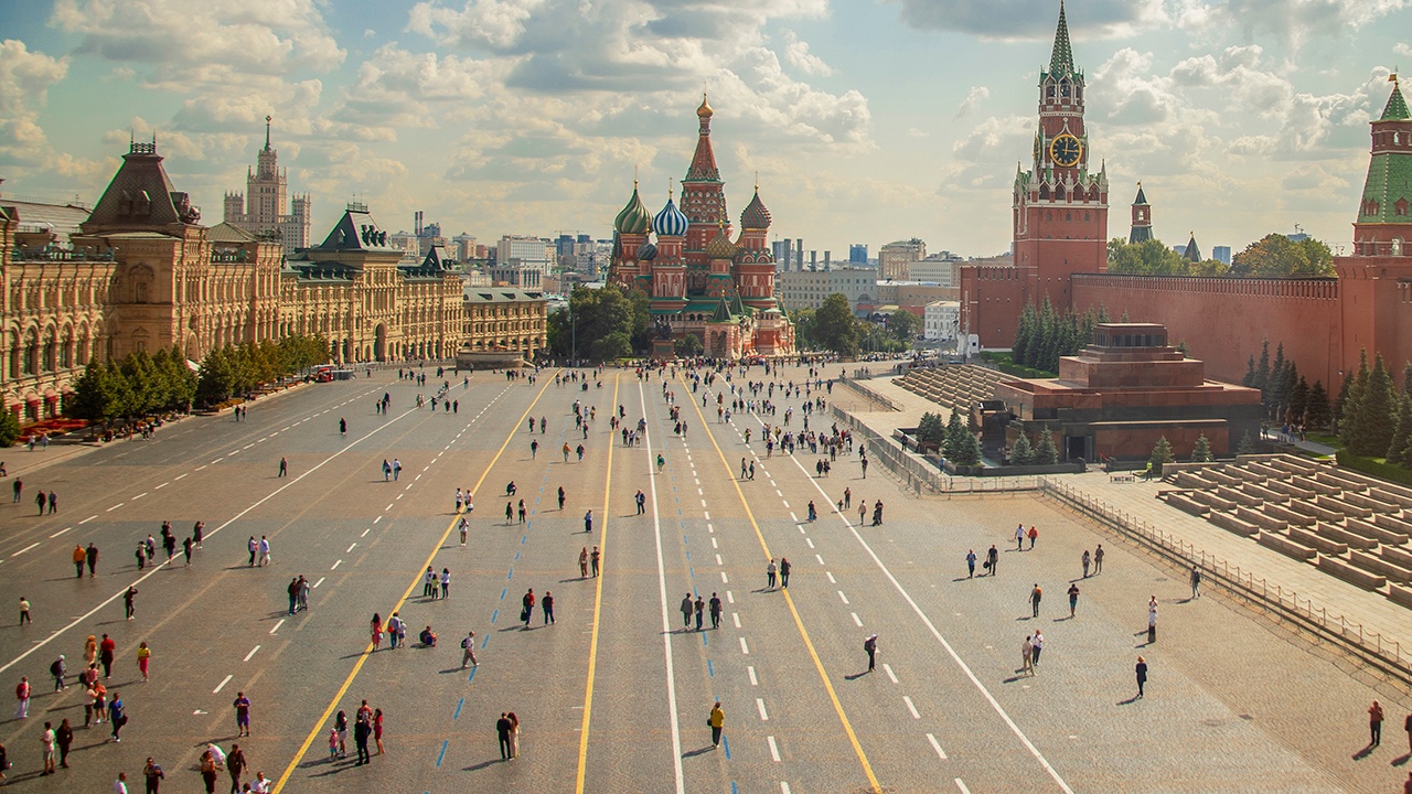 Москва и Санкт-Петербург возглавили рейтинг самых популярных мест отдыха в июне