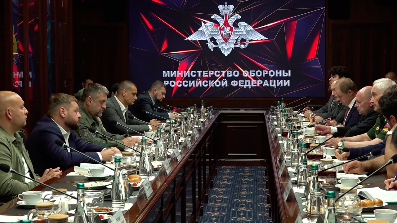 Белоусов провел встречу с военными корреспондентами