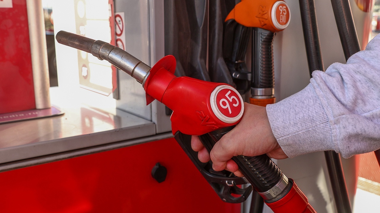 Песков: Россия ведет переговоры об импорте нефтепродуктов