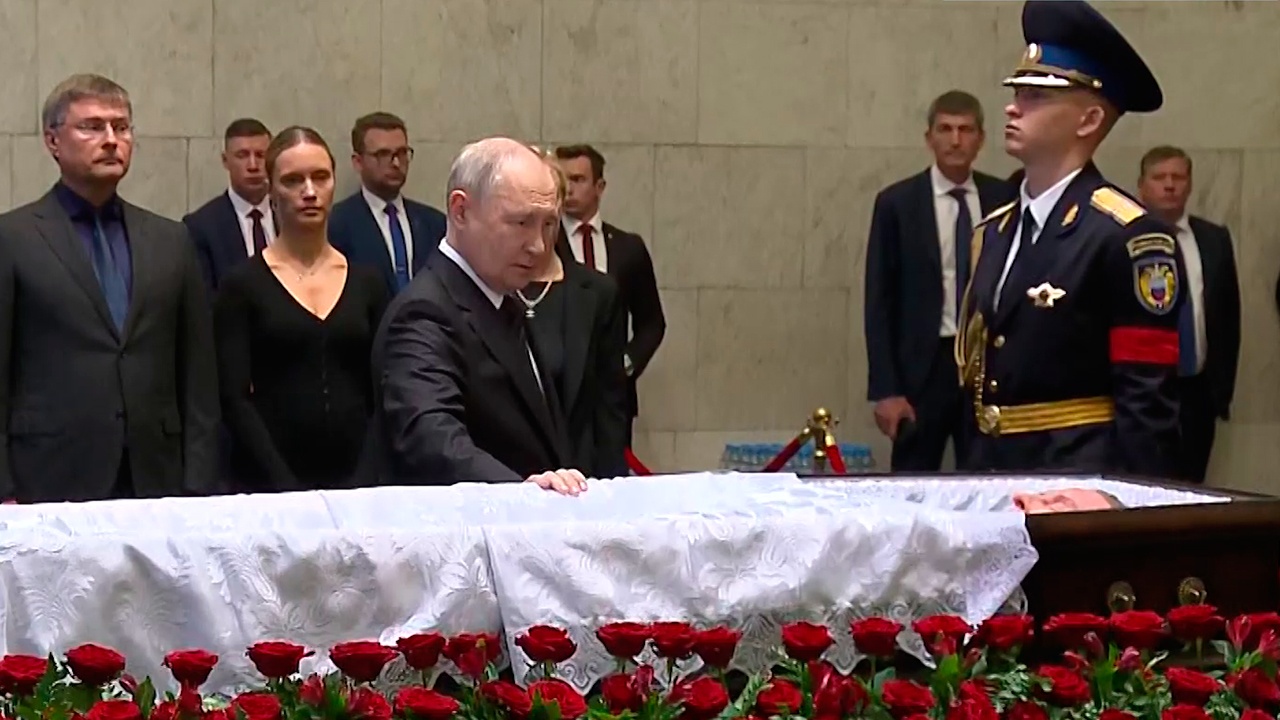 Путин простился с экс-министром обороны Сергеем Ивановым