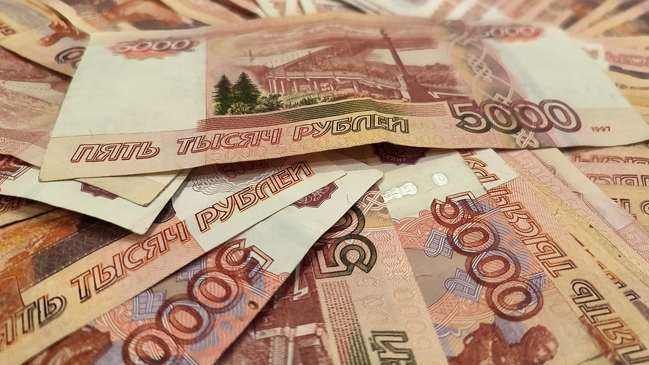 Москвичи стали зарабатывать почти вдвое больше среднего по России