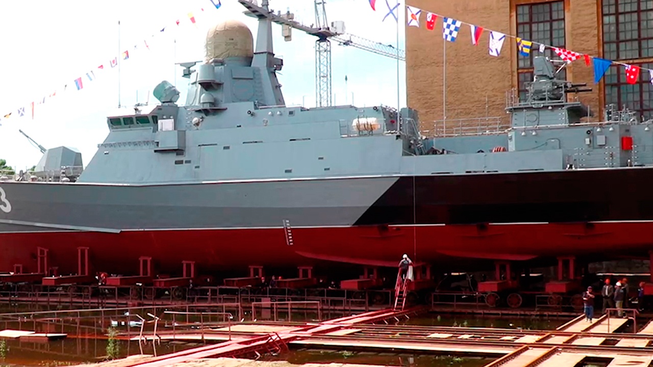 На Амурском судостроительном заводе спустили на воду МРК «Шторм» для ТОФ