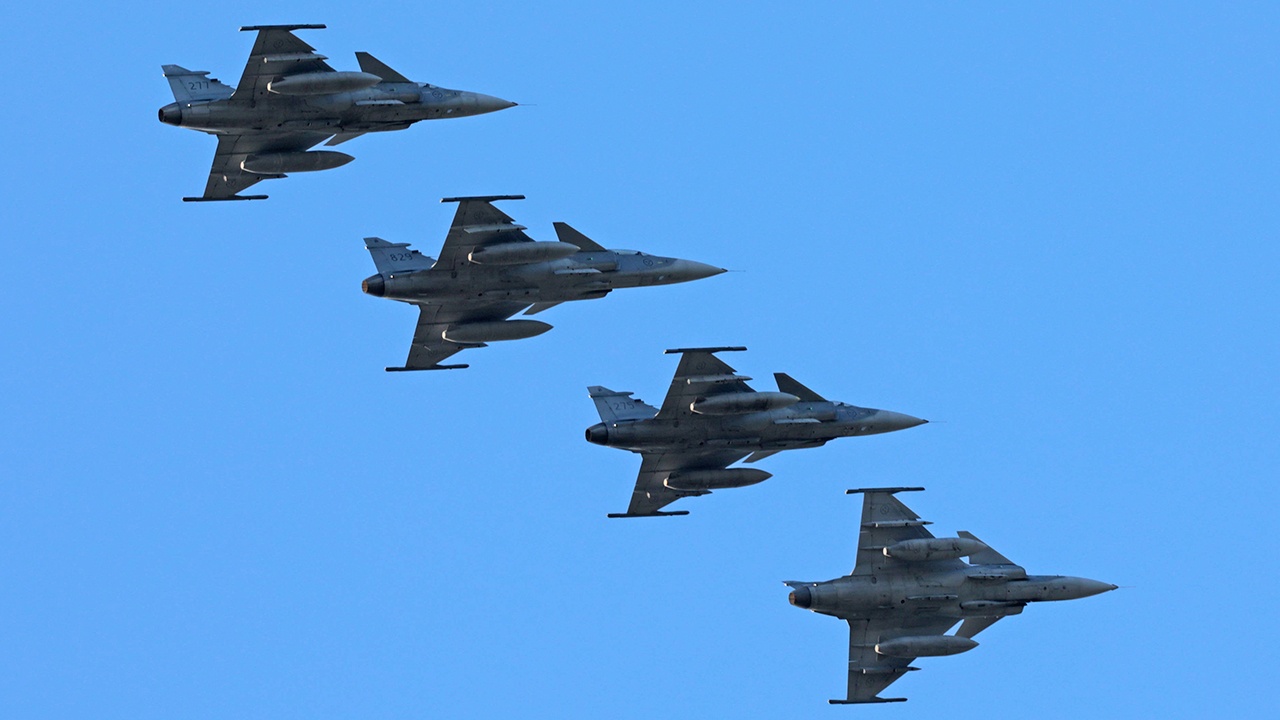 Украина и Швеция заключили соглашение о закупке 16 истребителей Gripen E