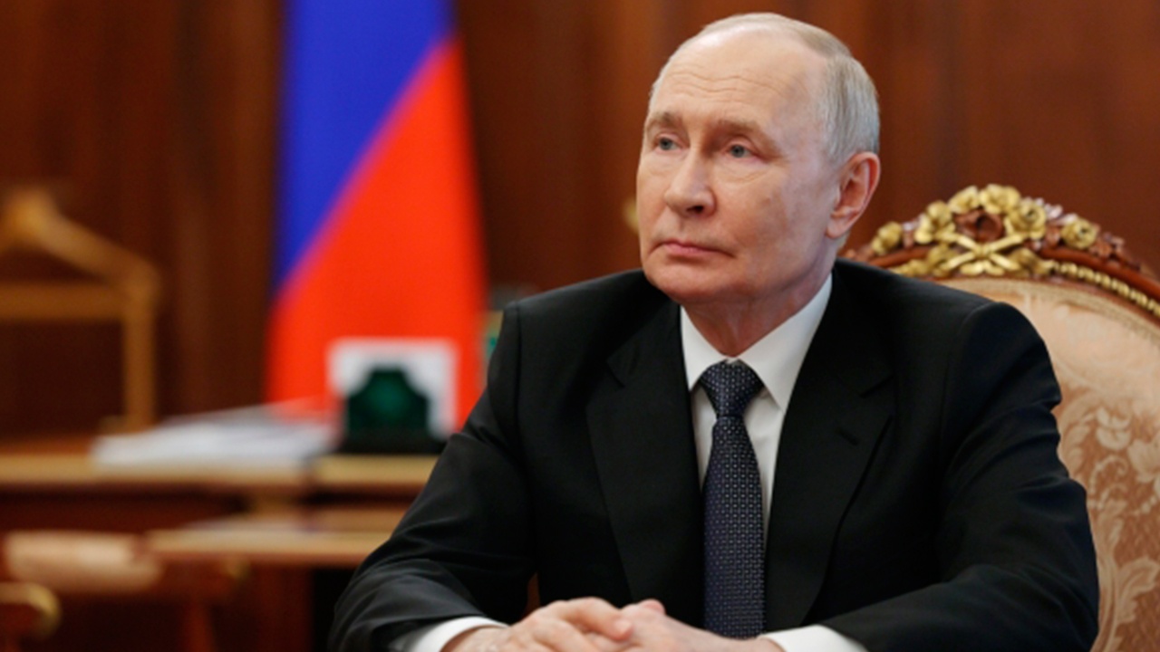 Путин посетил один из вспомогательных пунктов Объединенной группировки войск