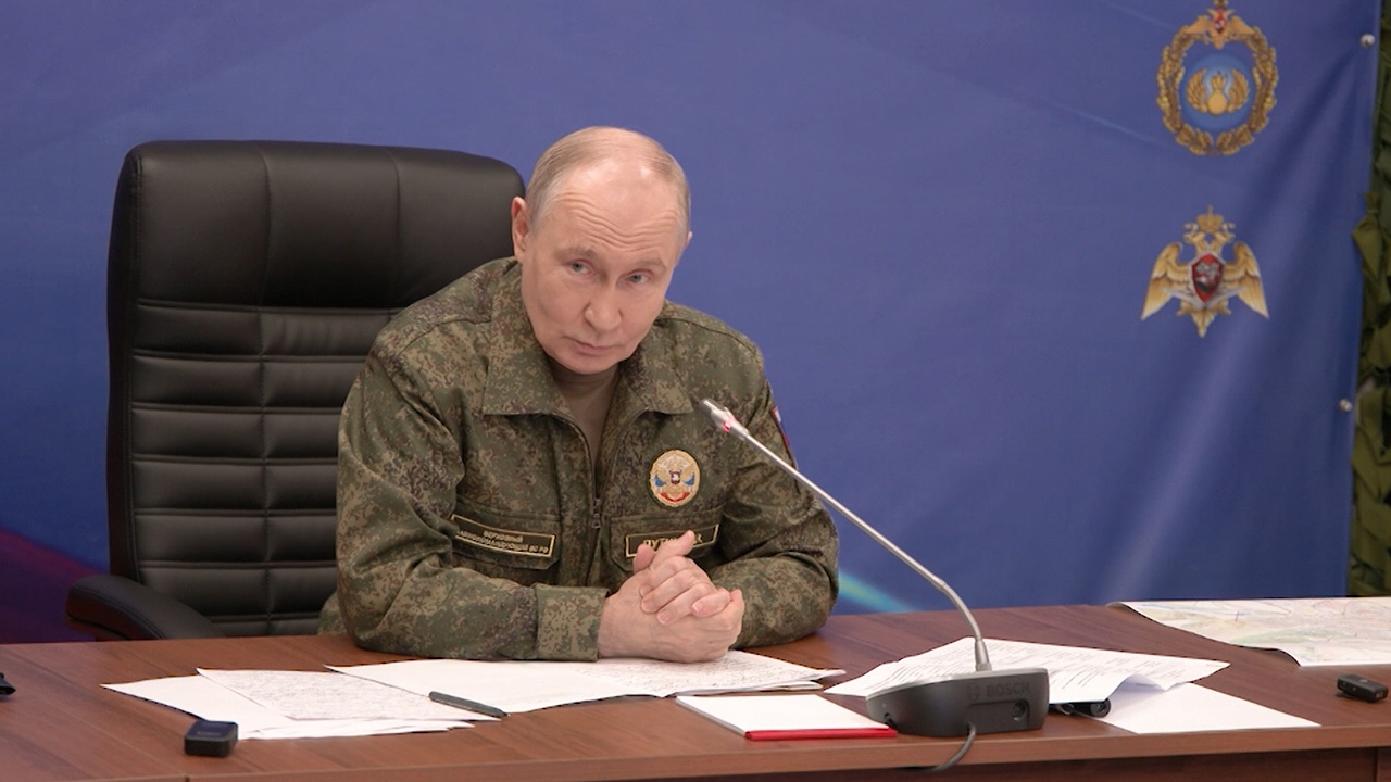 Путин назвал руководство киевского режима лицедеями