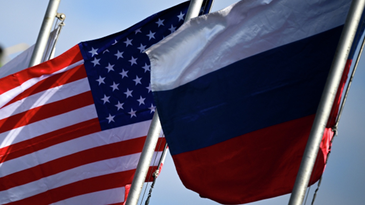 Ушаков: Путин и Трамп подчеркнули важность продолжения контактов двух стран