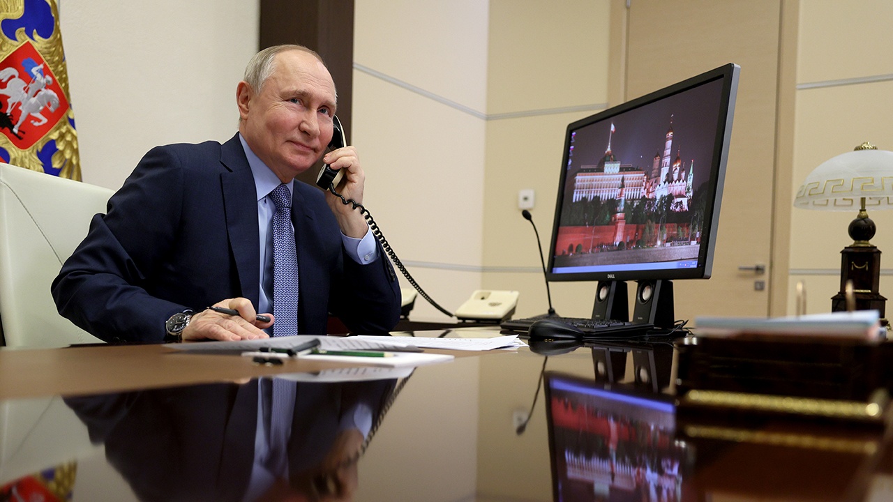 Путин и Трамп разговаривали по телефону почти полтора часа 