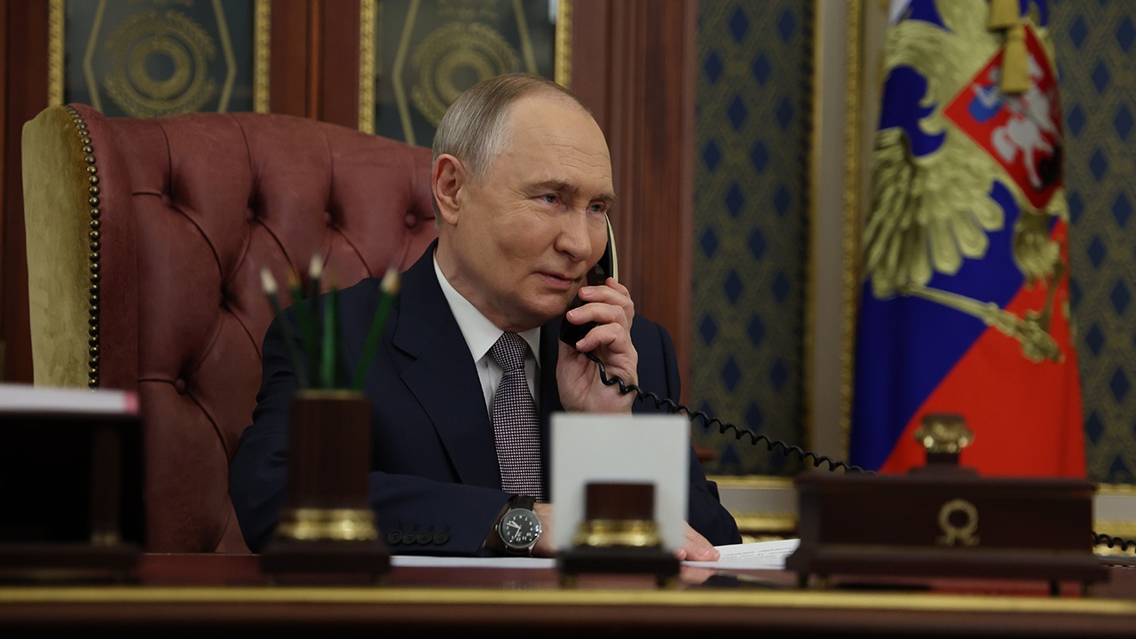 Путин провел телефонный разговор с Трампом 