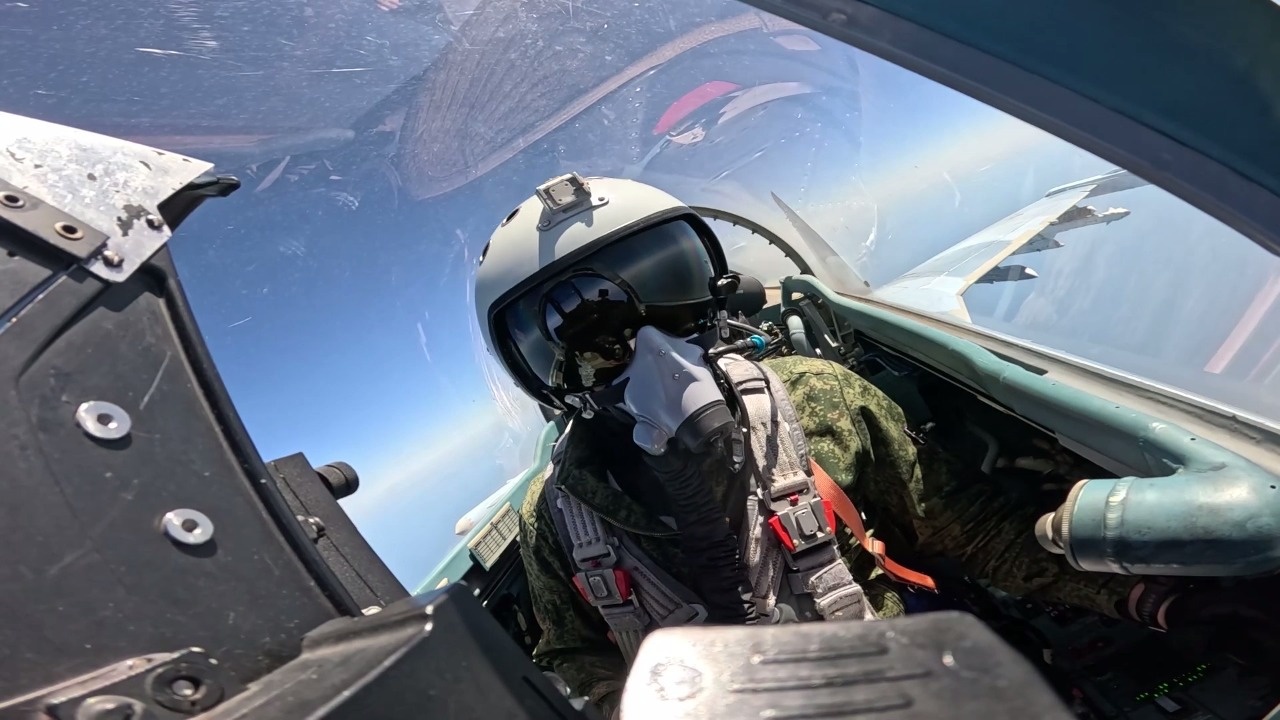 Су-35С прикрыл вертолеты, наносившие удары по пунктам дислокации ВСУ