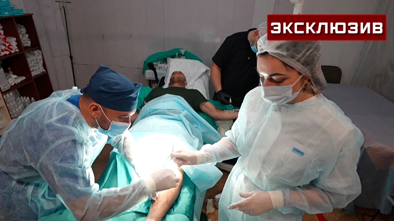 «Бой за каждый удар сердца»: медики показали подземную операционную в ДНР