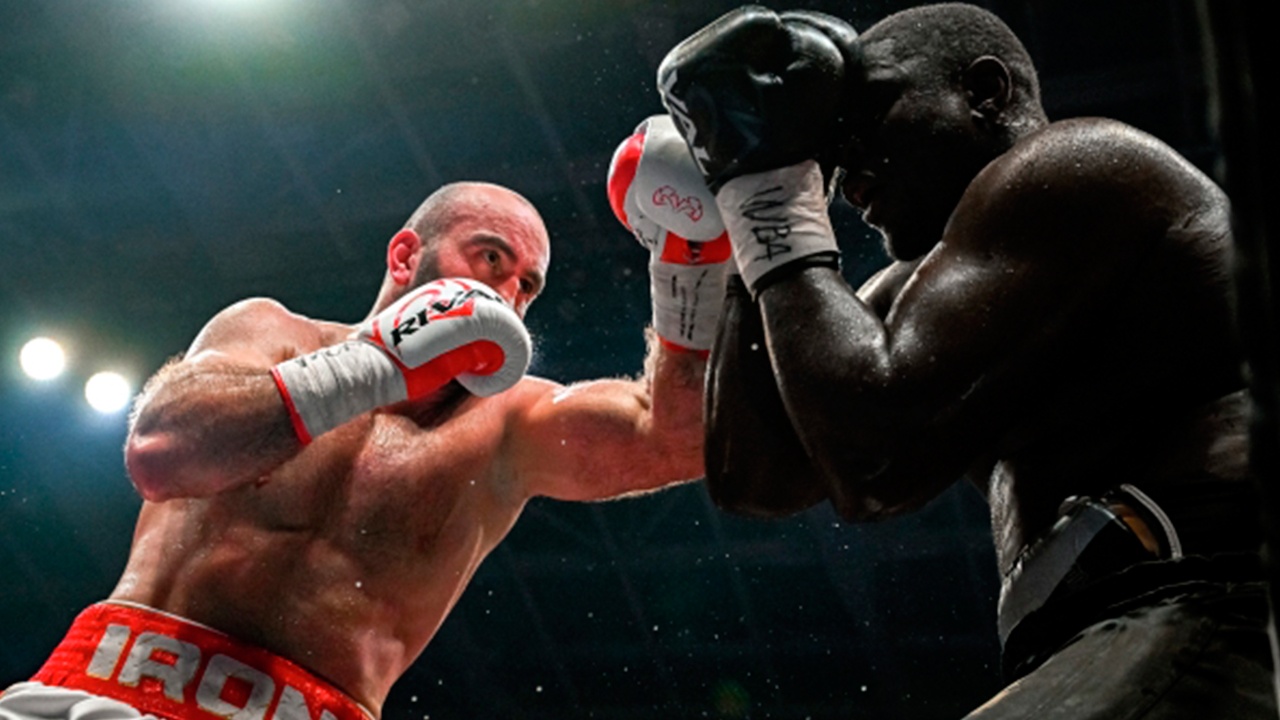 Боксер Мурат Гассиев защитил титул чемпиона мира по версии WBA
