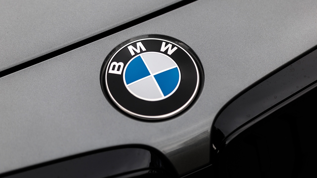 Бывший шеф-дизайнер BMW Леклерк получит российский паспорт по указу Путина