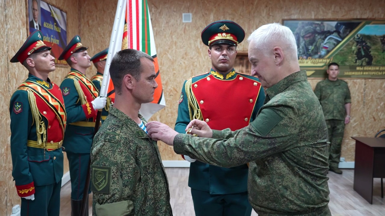 Белоусов наградил бойцов «Центра» орденом Суворова и знаками отличия