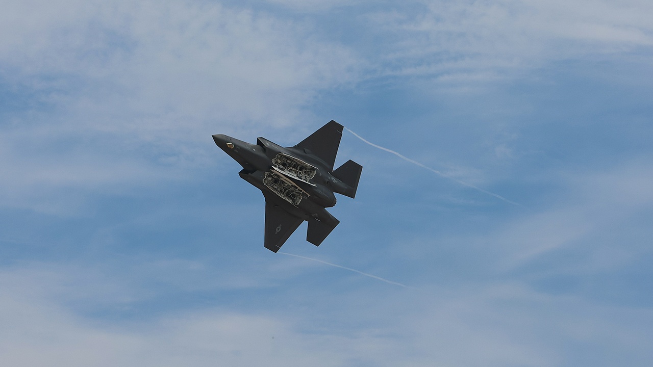 Американский истребитель F-35 подал сигнал бедствия над ОАЭ