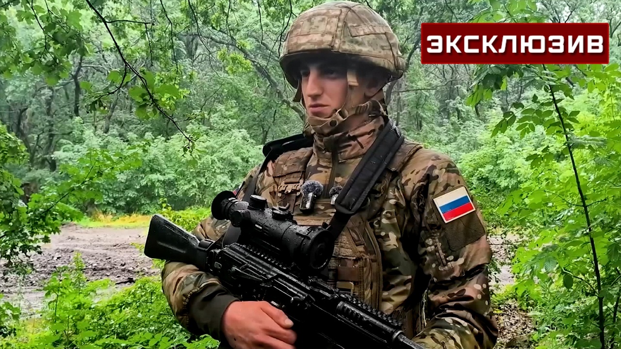 Прикрывающий «Буки» боец признался, что в дождь нести службу легче 