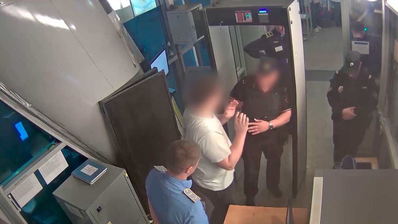 Агент Киева задержан на входе в метро Петербурга с бомбой в виде GPS-трекера