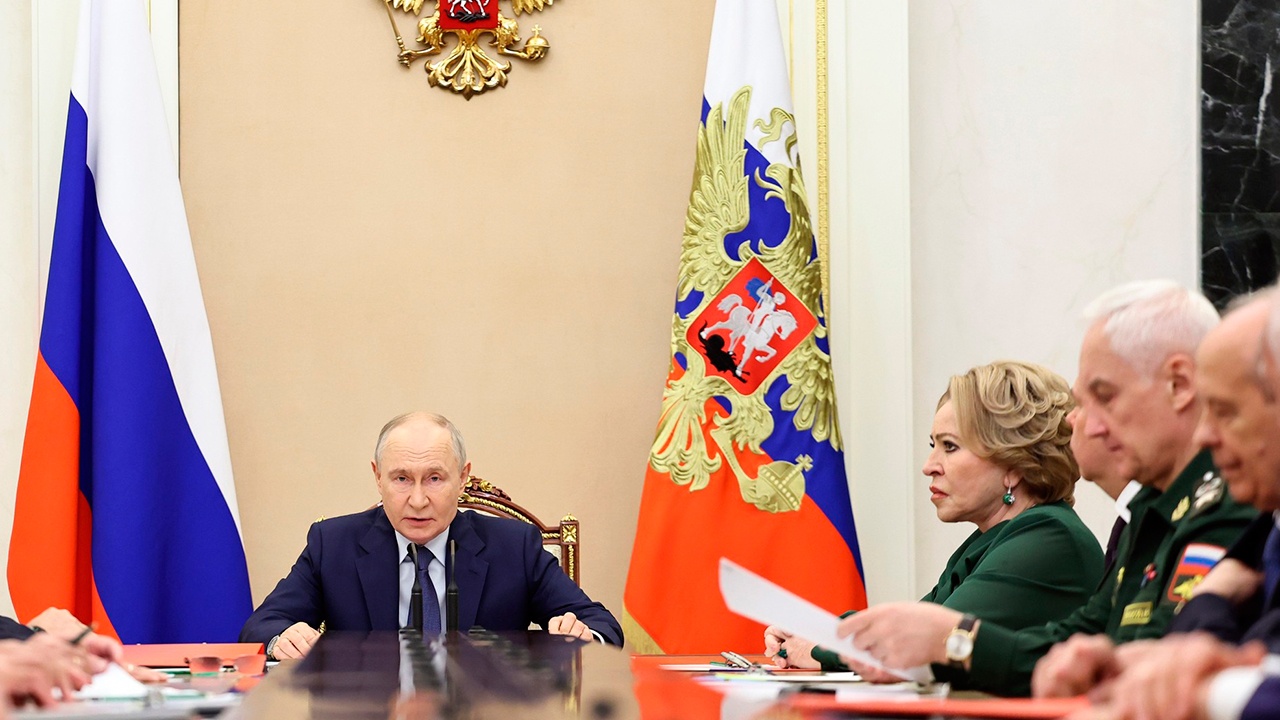 Путин на Совбезе обсудил производство сырья и комплектующих для оружия